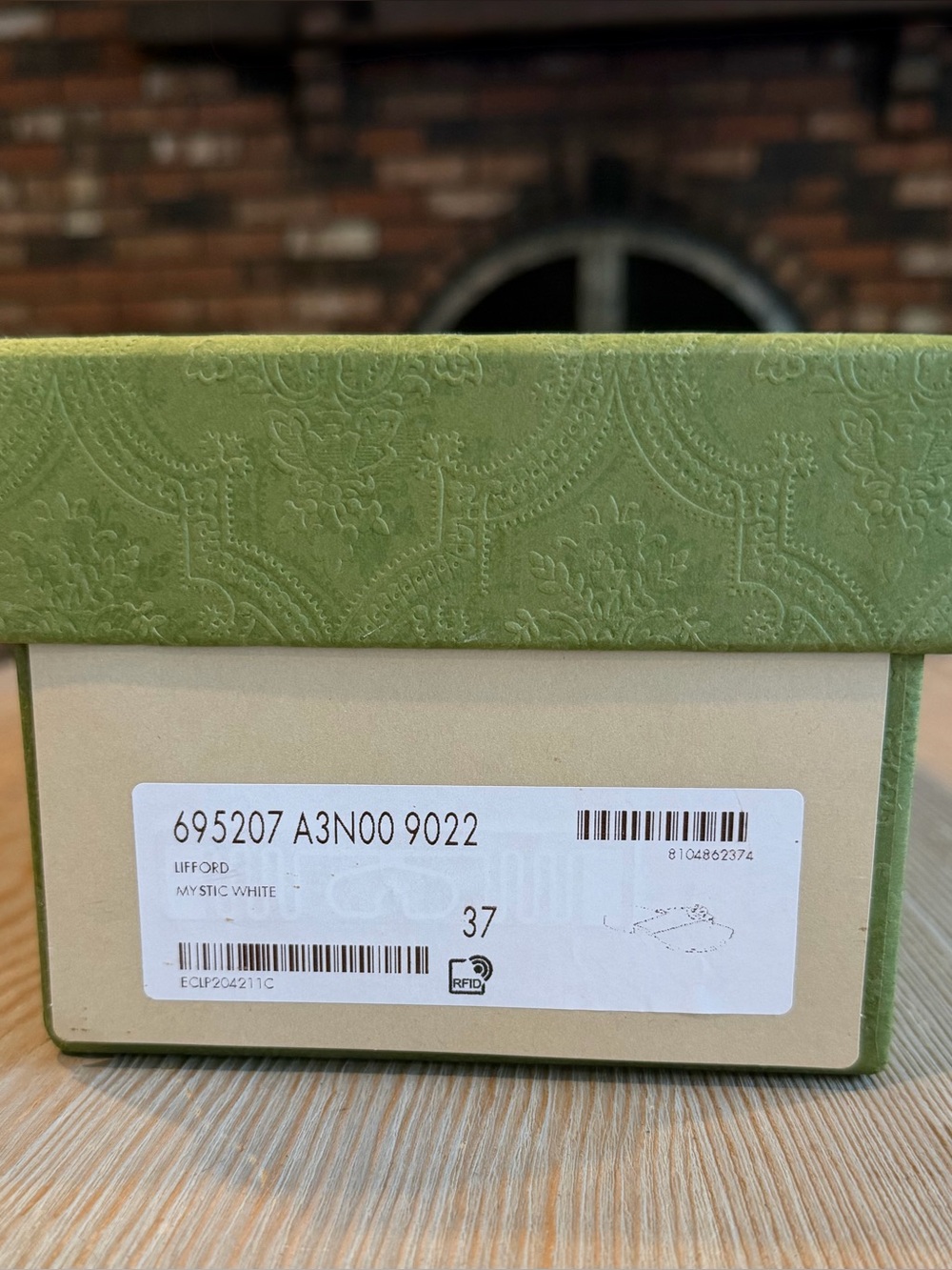 Gucci
Nadeline Interlocking Gs Thong Sandals GG Embossed Leather with Box - Picture 9 of 10